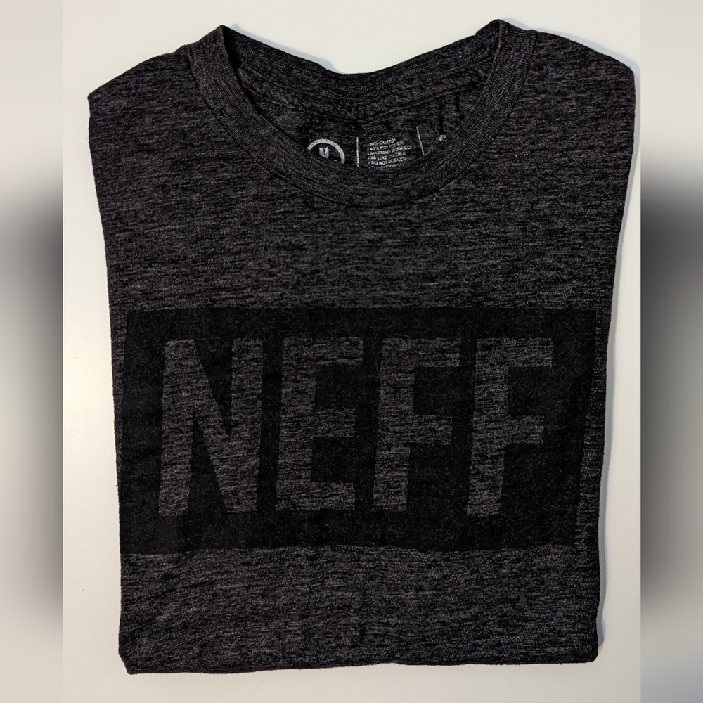 𝅺NEFF short sleeve T-shirt